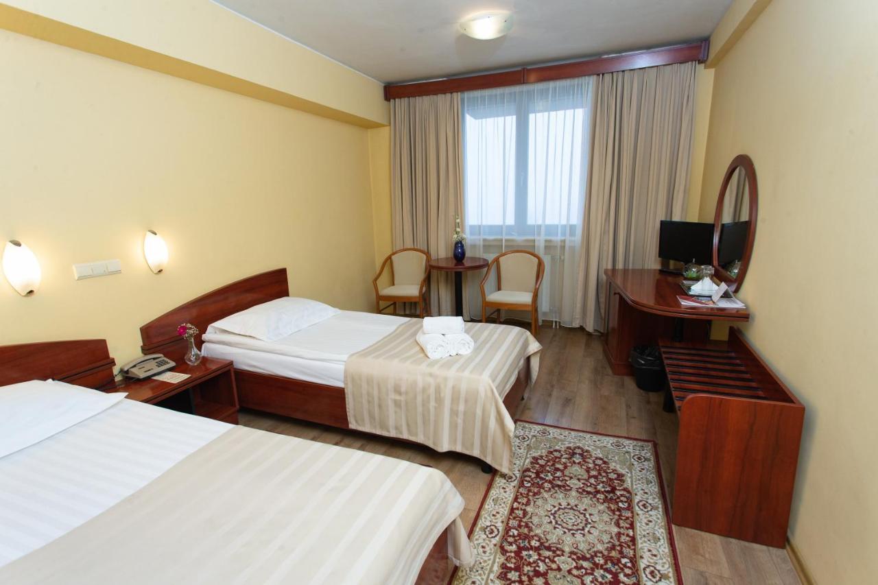 Hotel Fenyo ميركورا تشيوك المظهر الخارجي الصورة