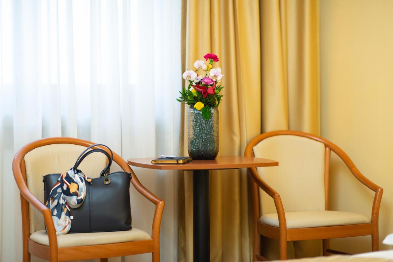 Hotel Fenyo ميركورا تشيوك المظهر الخارجي الصورة