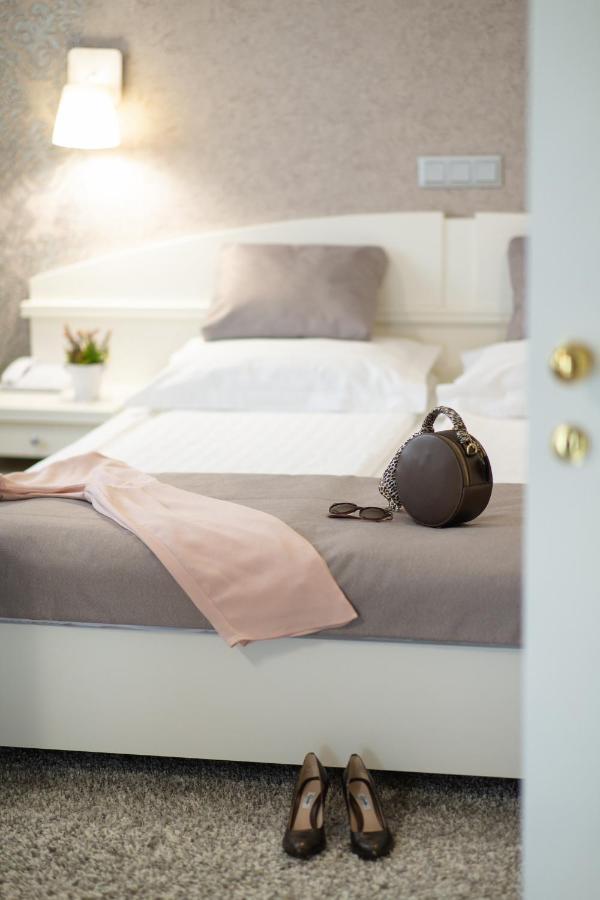 Hotel Fenyo ميركورا تشيوك المظهر الخارجي الصورة