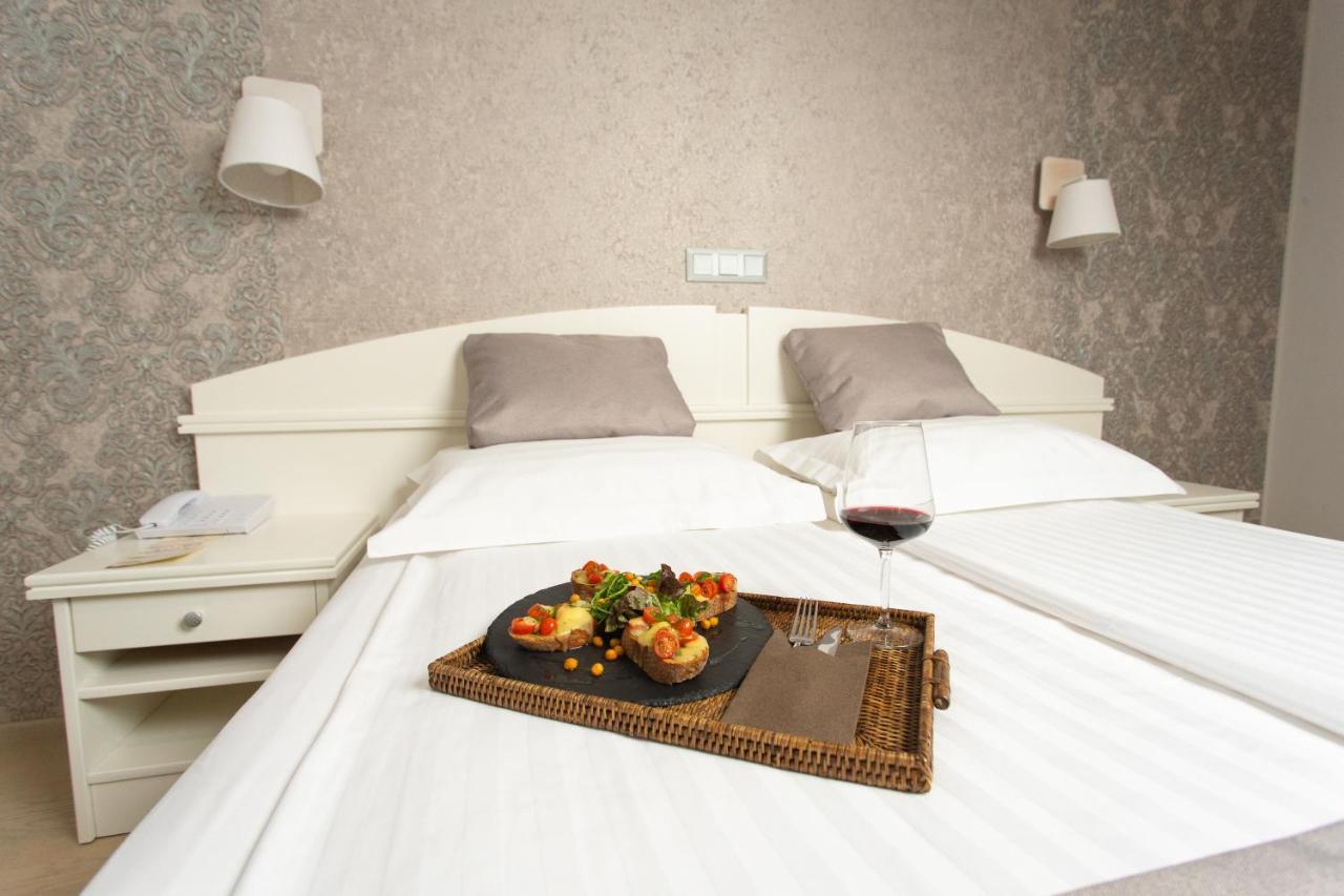Hotel Fenyo ميركورا تشيوك المظهر الخارجي الصورة