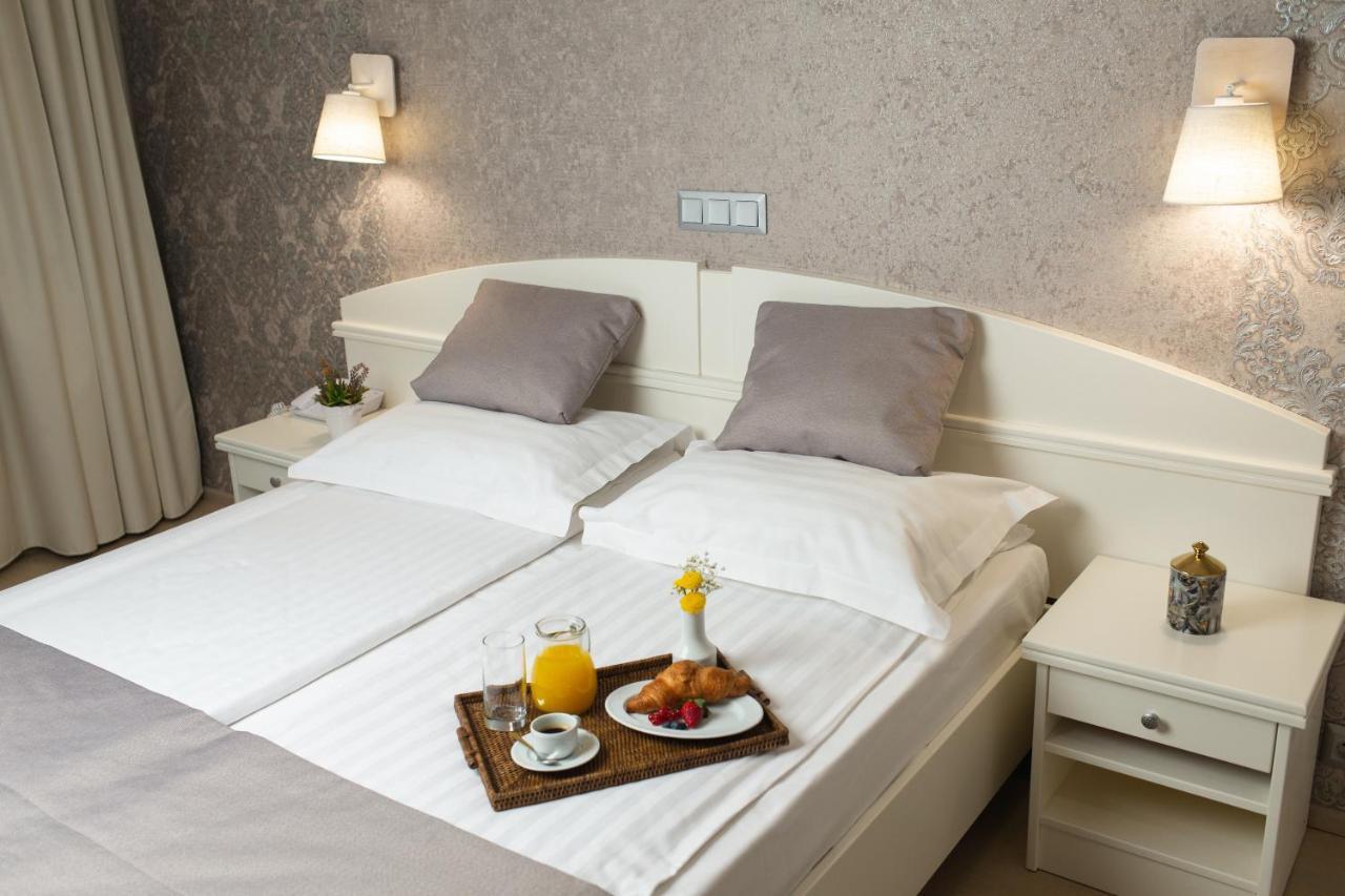 Hotel Fenyo ميركورا تشيوك المظهر الخارجي الصورة