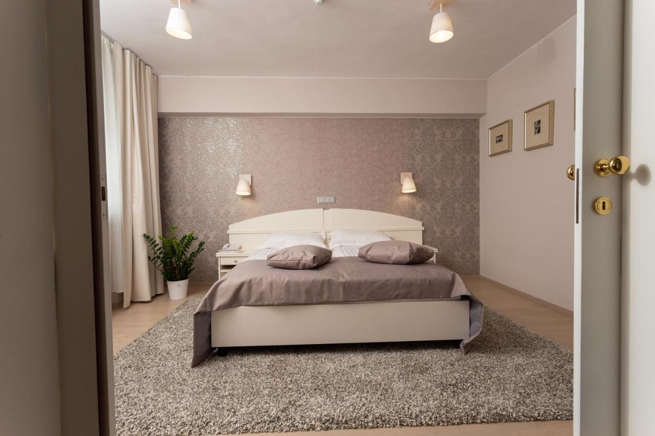 Hotel Fenyo ميركورا تشيوك المظهر الخارجي الصورة