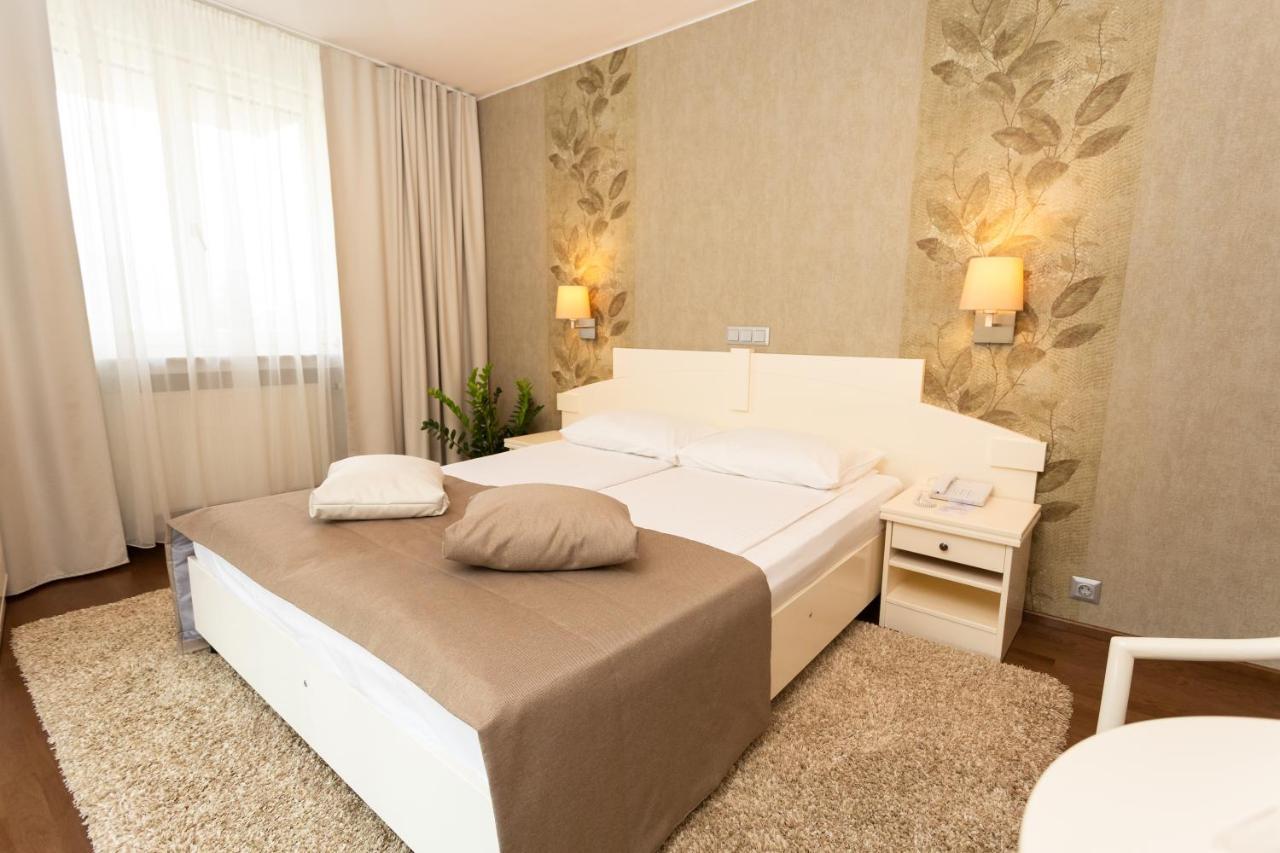 Hotel Fenyo ميركورا تشيوك المظهر الخارجي الصورة